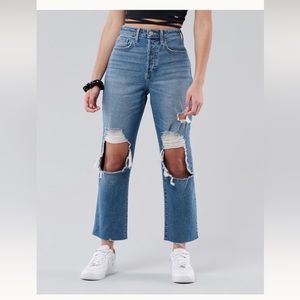 Hollister Curvy Ultra-high rise straight jeans.